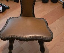 Tripod  chair