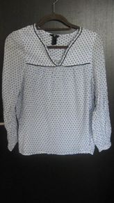 ladies top white and blue top size 10 -12 long sleeved