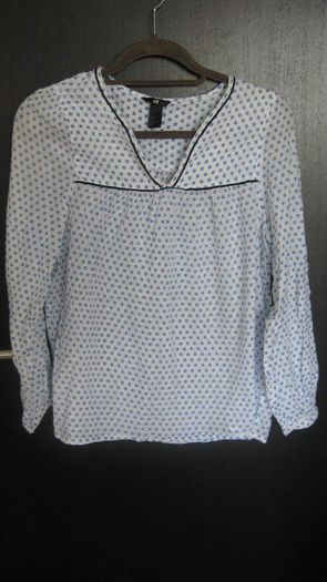 ladies top white and blue top size 10 -12 long sleeved