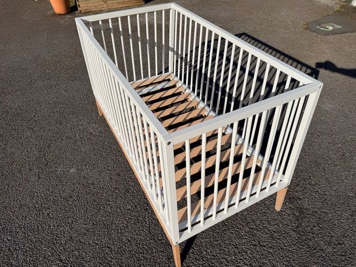 Leander crib