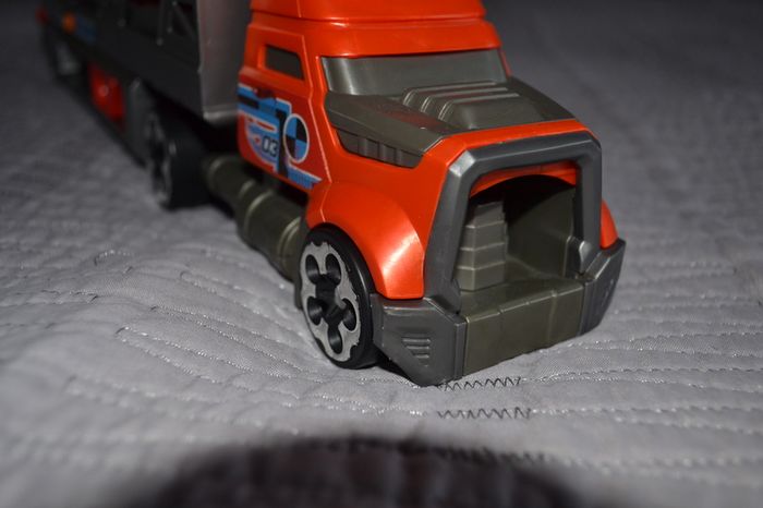 hotwheels car hauler / shooter