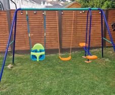 Garden kids swing set