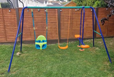 Garden kids swing set