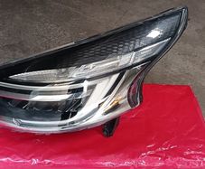 renault trafic 2020 year left headlight