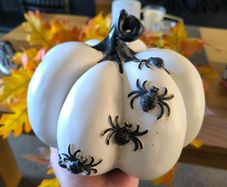 pre loved halloween black/ white pumpkin decoration