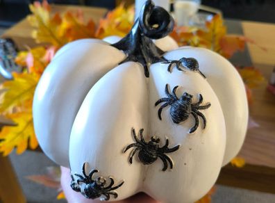 pre loved halloween black/ white pumpkin decoration