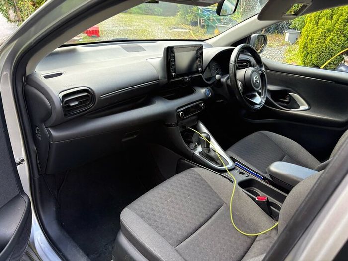 Toyota Yaris Hybrid Luna 4dr Auto 1490 Cc Grey