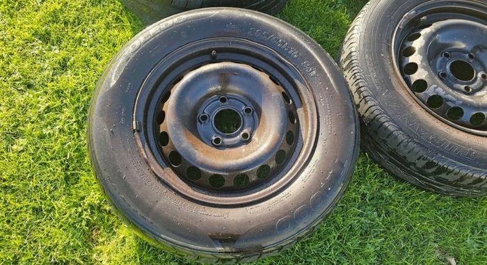 Set of 4 Steel Wheels (with hubcaps) 5x114.3