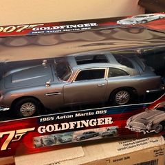 James Bond 1/18 gadgets car joyride