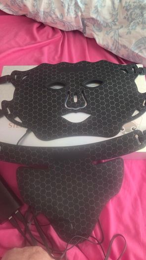 red light face mask and neck mask only used 1 time .cost 300e receipt  in add .