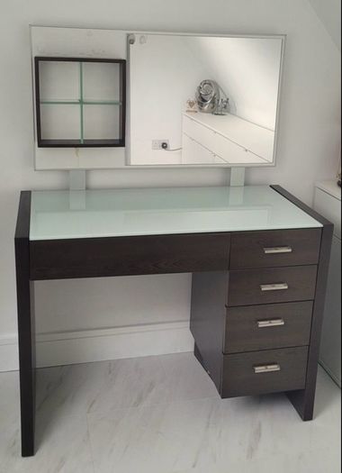 dressing table with chair