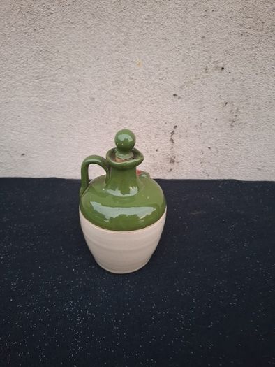 Old rarity pottery bottle postage possible