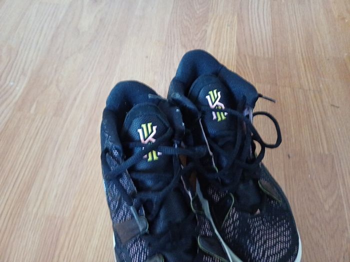 Size 4 kyrie 7 basketball runners