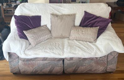 Matching 2 & 3 Seater Recliner Sofa Suite - Very comfortable