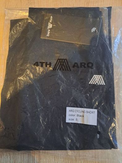 BNWT 4 th Arq Black Cycling shorts size S UK8 EU36 Postage included