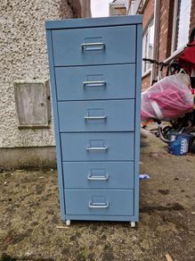 Metal drawer units