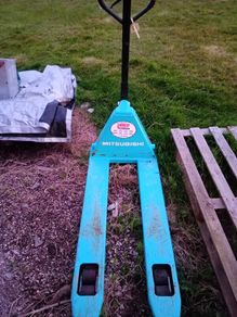Mitsubishi ME25 2.5ton pallet truck