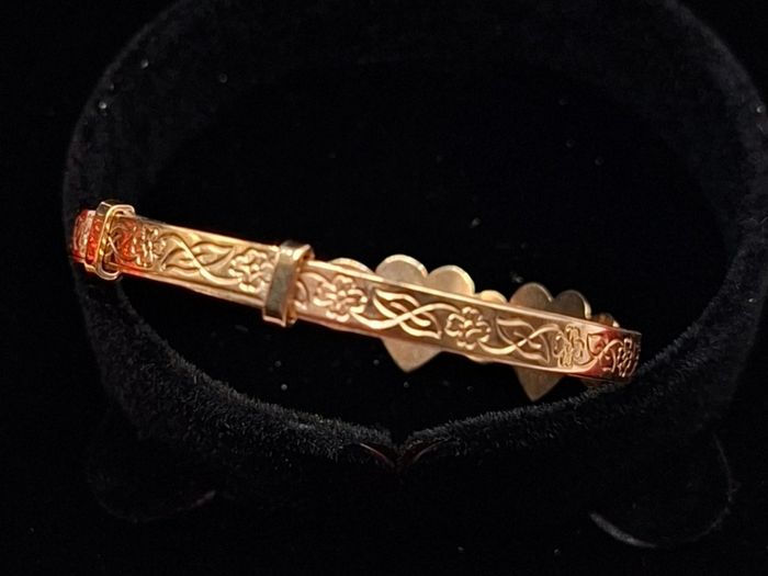 9ct gold baby bangle