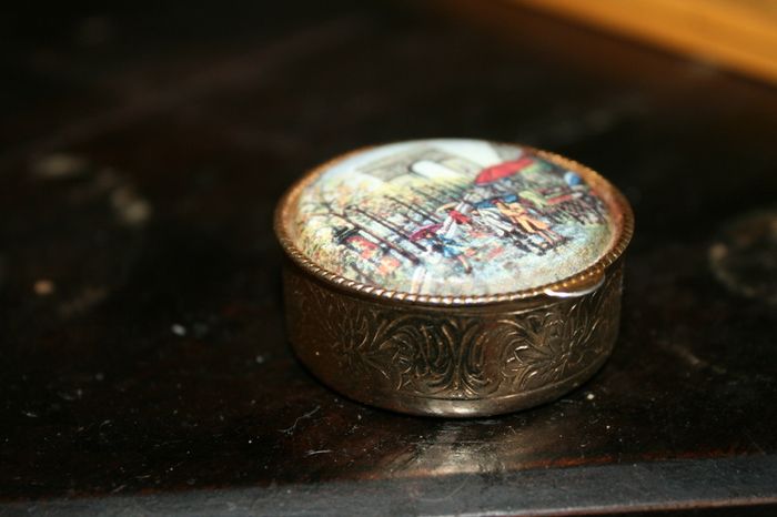 Antique Pill Box 1,4" diameter