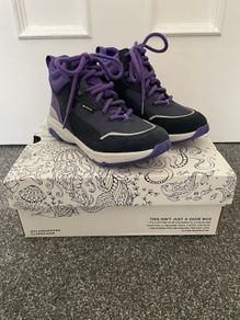 New clarks hiking boots kids size 11.5