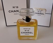Vintage Chanel No. 19 Perfume Unopened (7ml)