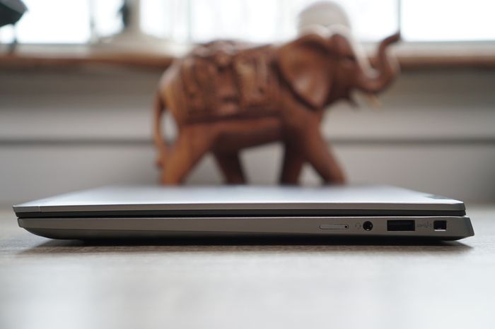 Dell Latitude 7350 2-in-1 | QHD+ 500nits | 16GB | Core Ultra 5 125U | 5G + eSIM