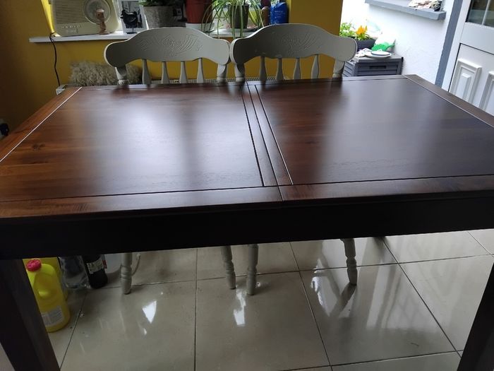 Sturdy extendable table