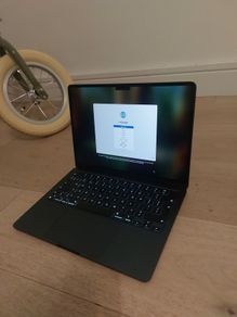 MacBook Air M3 16GB RAM (13-Inch)