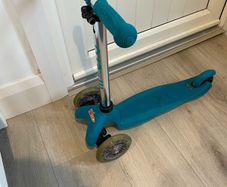 Mini Micro Deluxe Scooter