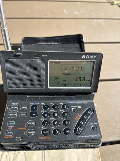 Sony ICF-SW100E radio