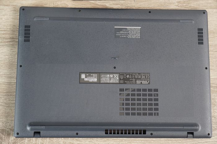 Asus Vivobook 18.4" 144Hz | Ryzen 7 260 | 16GB  | 1tb Ssd