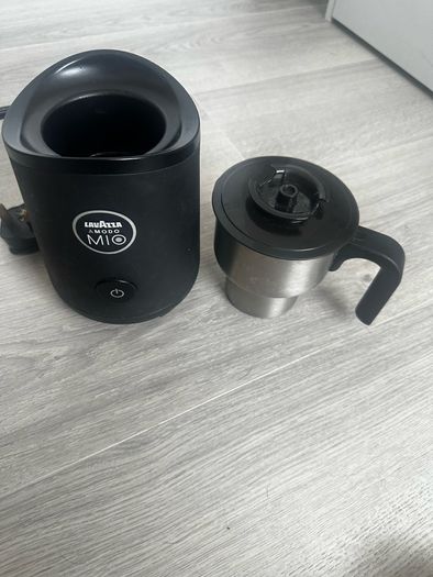 Lavazza A Modo Mio MilkEasy electric milk frother