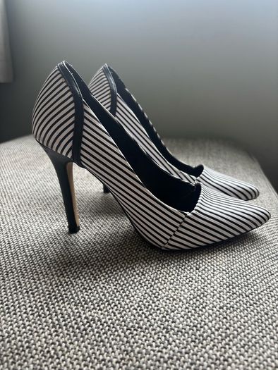 2 pairs black heels size 5
