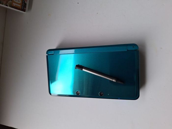 Aqua Blue Nintendo 3DS with games