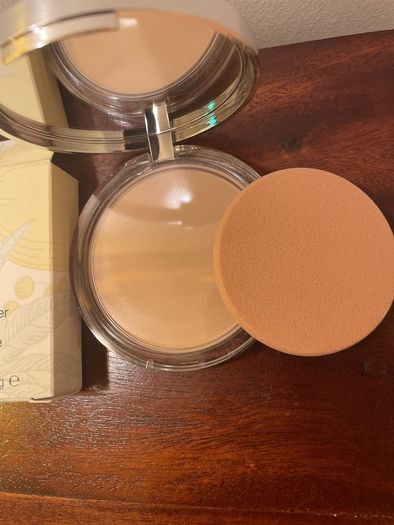 Clinique Stay Matte Sheer Pressed Powder oil free in shade Stay Buff 01 - new / boxed
