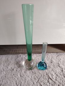 2x vintage bud vases