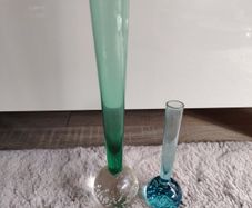 2x vintage bud vases