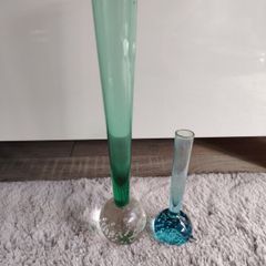 2x vintage bud vases