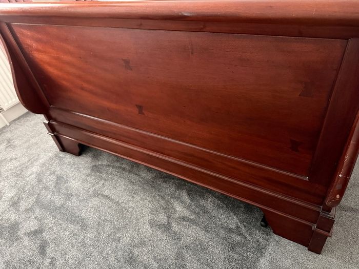 Bedroom furniture set