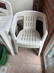 6 white chairs
