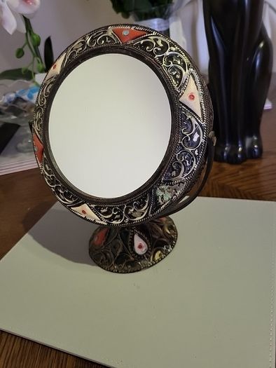 Vanity mirror