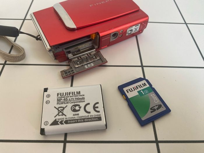 Fujifilm Digital Camera FinePix Z10fd 7.2MP Red Working No Charger