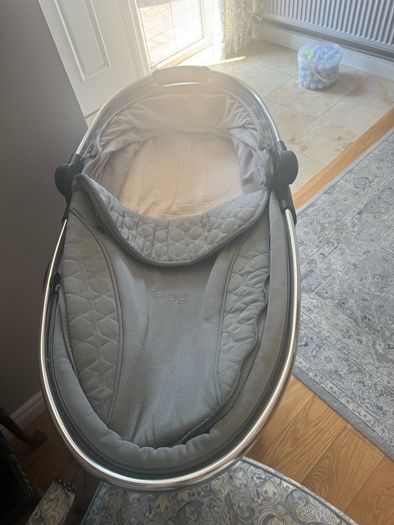 Egg Carrycot