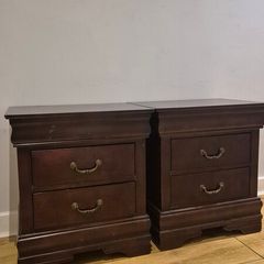 Pair of Solid Wood Bedside Nightstands Mahogany Finish