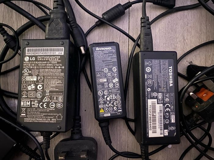 5 Power Adapters Chargers Lenovo, Toshiba, LG, Delta & APO