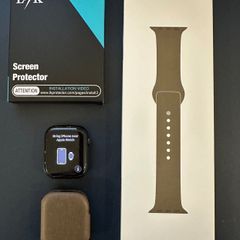 Apple Watch Series 8 45mm Black + 2026 Olive Band