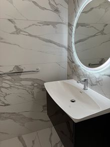 Vanity unit and mirror