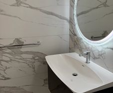Vanity unit and mirror