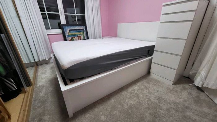 White Ottoman double bed with detachable headboard