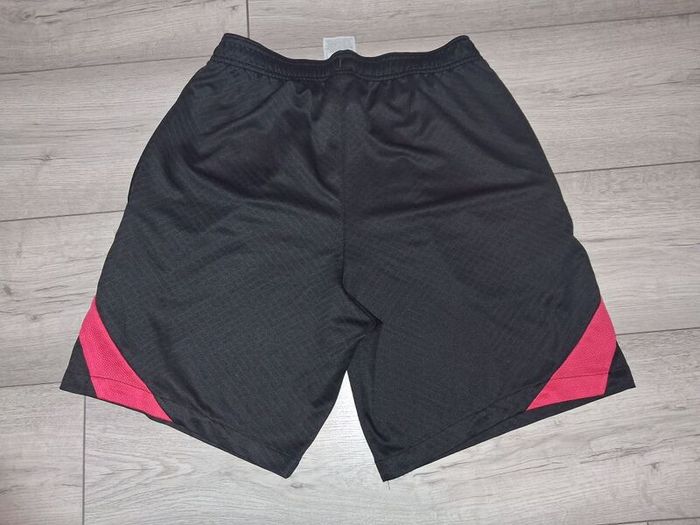 Liverpool F.C. Strike Shorts - Size - Medium - RRP - 49.99 - Open To Offers!!